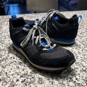 Merrell Size 10 Men's Black and Gray Sneakers with Blue Accents
